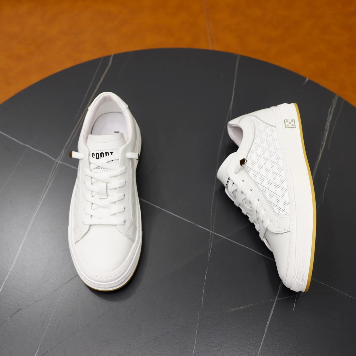 Men's shoes: 440💰🙅‍♂️🙅‍♂️🙅‍♂️ Brand: PRADA Standard code: 38–44 (45 can be customized) Level: Same as the official website Material: Original cowhide fabric Comfortable pigskin lining Lightweight and wear-resistant outsole Style category: Men's fashionable casual shoes and boots Running sneakers Distinguished luxury brand elements Top luxury Color: actual picture color